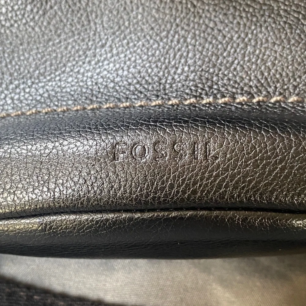 Fossil black pebbled  Leather crossbody with Gold Accents - Picture 2 of 11